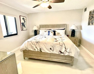 901 Sw Seafarer Circle - Photo Thumbnail 17
