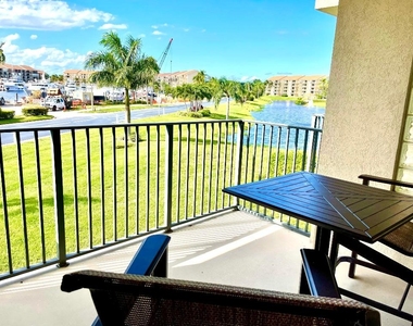 901 Sw Seafarer Circle - Photo Thumbnail 2