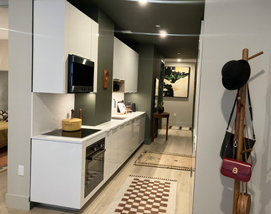 Luxury and personal space in FiDi! - Photo Thumbnail 2