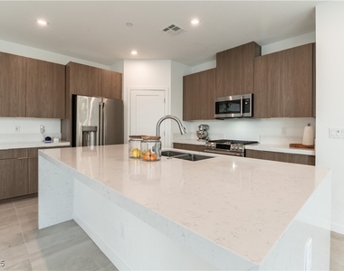 2526 Verdello Street - Photo Thumbnail 3