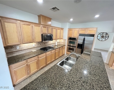 742 Canary Wharf Drive - Photo Thumbnail 14