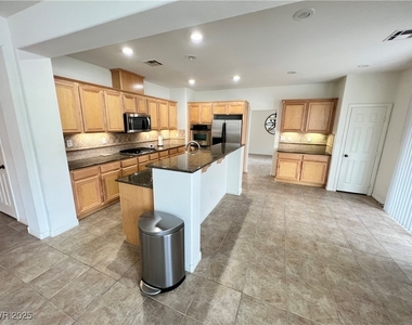742 Canary Wharf Drive - Photo Thumbnail 13