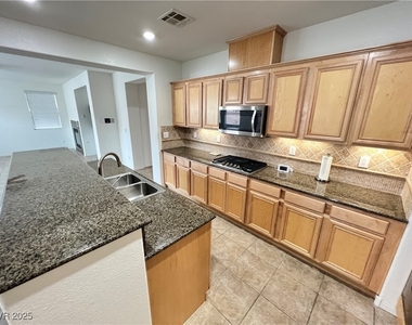 742 Canary Wharf Drive - Photo Thumbnail 16