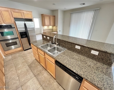 742 Canary Wharf Drive - Photo Thumbnail 18