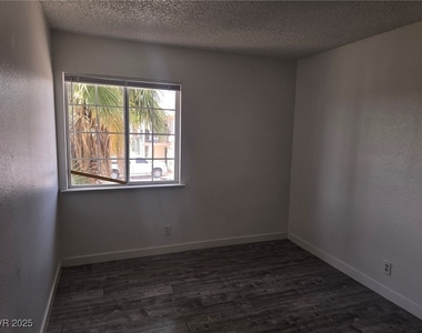 1724 Breckenwood Court - Photo Thumbnail 10