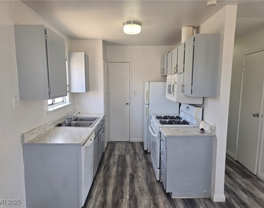 1724 Breckenwood Court - Photo Thumbnail 5