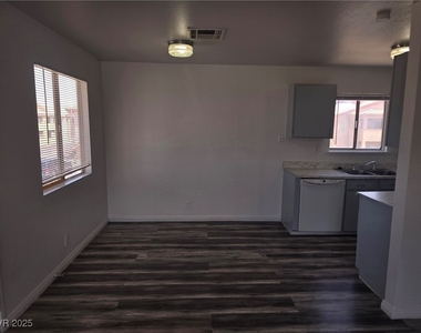 1724 Breckenwood Court - Photo Thumbnail 4
