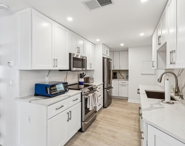 5400 N Ocean Drive E - Photo Thumbnail 10