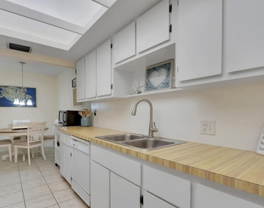 2051 Ne Ocean Boulevard - Photo Thumbnail 7