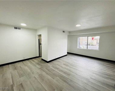 1922 Fairfield Avenue - Photo Thumbnail 5
