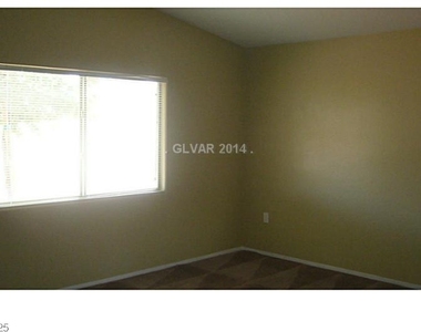 2050 N Los Feliz Street - Photo Thumbnail 16
