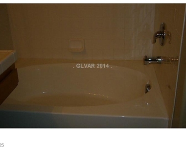 2050 N Los Feliz Street - Photo Thumbnail 22