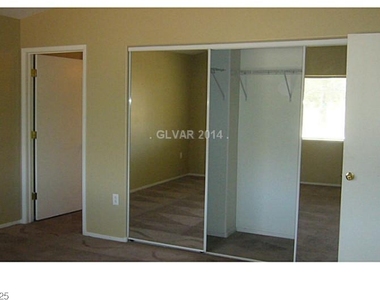 2050 N Los Feliz Street - Photo Thumbnail 17