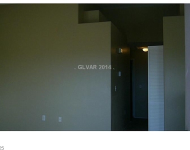 2050 N Los Feliz Street - Photo Thumbnail 27