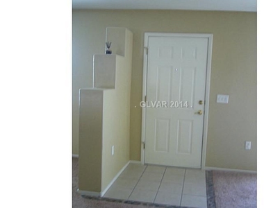 2050 N Los Feliz Street - Photo Thumbnail 4
