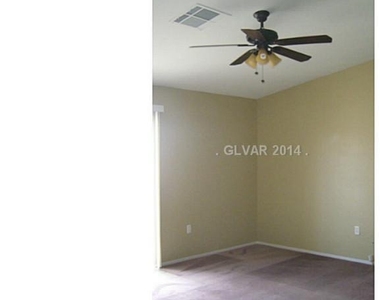 2050 N Los Feliz Street - Photo Thumbnail 8