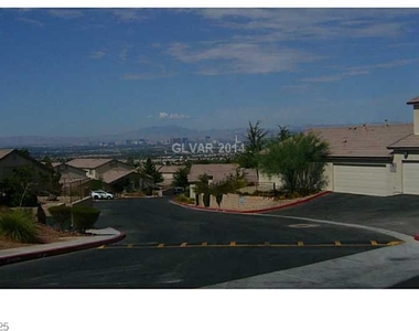 2050 N Los Feliz Street - Photo Thumbnail 2