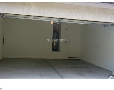2050 N Los Feliz Street - Photo Thumbnail 25