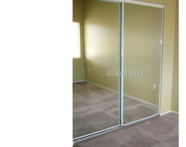 2050 N Los Feliz Street - Photo Thumbnail 15
