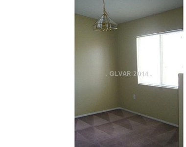 2050 N Los Feliz Street - Photo Thumbnail 12