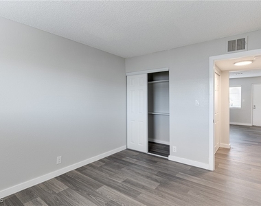 5001 Obannon Drive - Photo Thumbnail 14