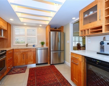 285 5th Avenue S - Photo Thumbnail 6
