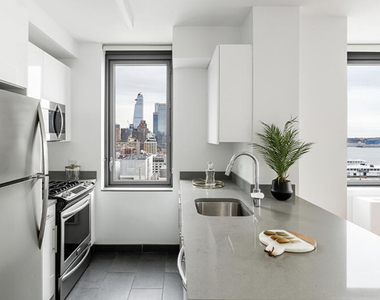 West 57th Street - Photo Thumbnail 7