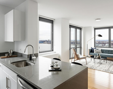 West 57th Street - Photo Thumbnail 3