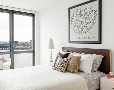 West 57th Street - Photo Thumbnail 4