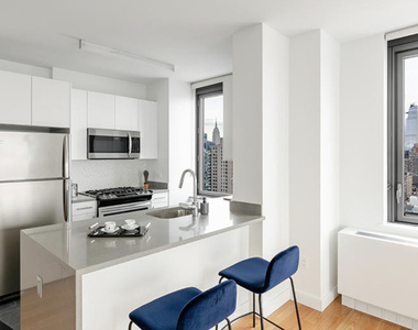 West 57th Street - Photo Thumbnail 2