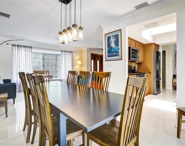 2051 Coral Reef Drive - Photo Thumbnail 8