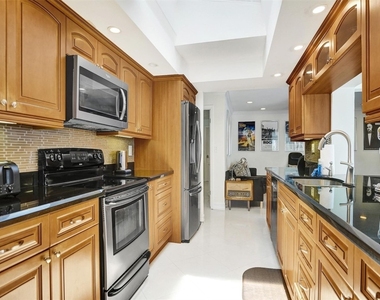 2051 Coral Reef Drive - Photo Thumbnail 9