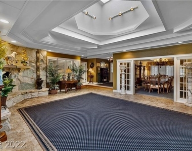 2801 Pinto Lane - Photo Thumbnail 3