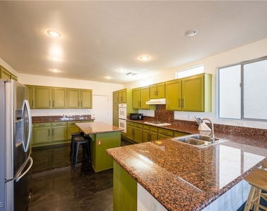 359 Hoskins Court - Photo Thumbnail 12