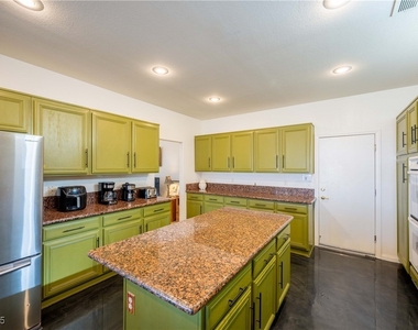 359 Hoskins Court - Photo Thumbnail 11