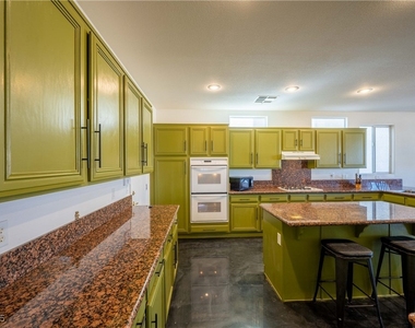 359 Hoskins Court - Photo Thumbnail 8
