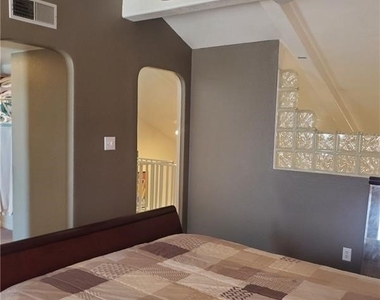 4032 Village Square - Photo Thumbnail 35