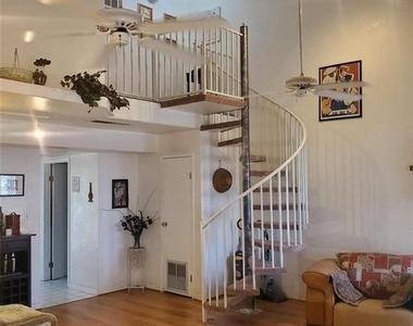 4032 Village Square - Photo Thumbnail 17
