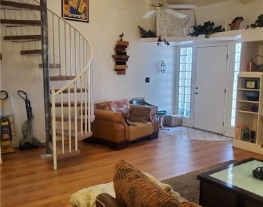 4032 Village Square - Photo Thumbnail 19