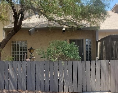 4032 Village Square - Photo Thumbnail 3