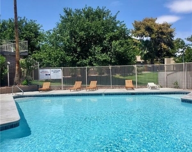 4032 Village Square - Photo Thumbnail 10