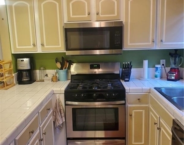 4032 Village Square - Photo Thumbnail 24