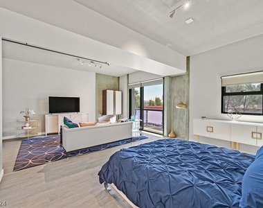 353 E Bonneville Avenue - Photo Thumbnail 14