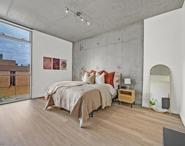 353 E Bonneville Avenue - Photo Thumbnail 12