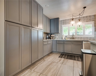1321 S 7th Street - Photo Thumbnail 14