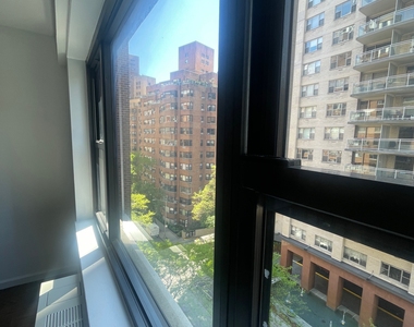 405 East 56th Street - Photo Thumbnail 2