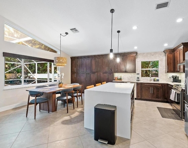 15129 Harriet Avenue - Photo Thumbnail 9