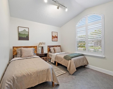 15129 Harriet Avenue - Photo Thumbnail 20