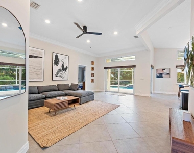 15129 Harriet Avenue - Photo Thumbnail 4