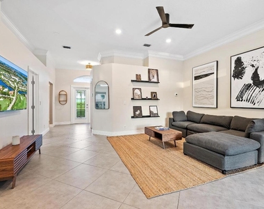 15129 Harriet Avenue - Photo Thumbnail 5